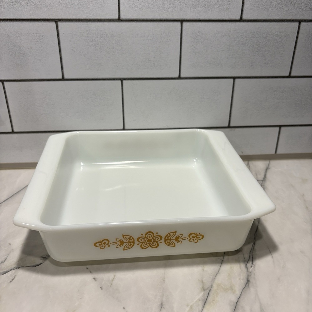 Vintage Pyrex 922 Butterfly Gold 8x8x2 Square Baking Dish Milk Glass US